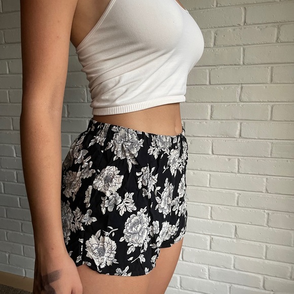 Rare Brandy Melville beach flowy shorts - Picture 2 of 4